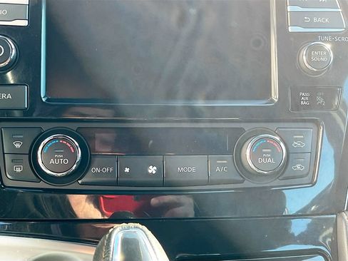 Used 2022 Nissan Maxima SR w/ Sport Mat Group FWD image 16