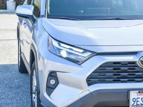 Used 2023 Toyota RAV4 XLE Premium image 4