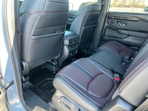 Used 2025 Honda Pilot Black Edition image 30