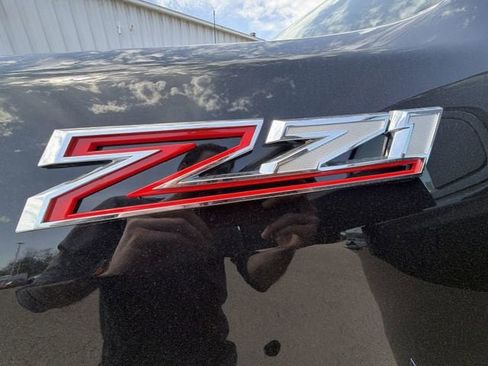 Used 2024 Chevrolet Silverado 2500 LT AWD/4WD image 3
