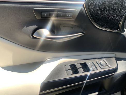 Used 2025 Lexus ES 350 Ultra Luxury w/ Accessory Package (Z2) FWD image 15