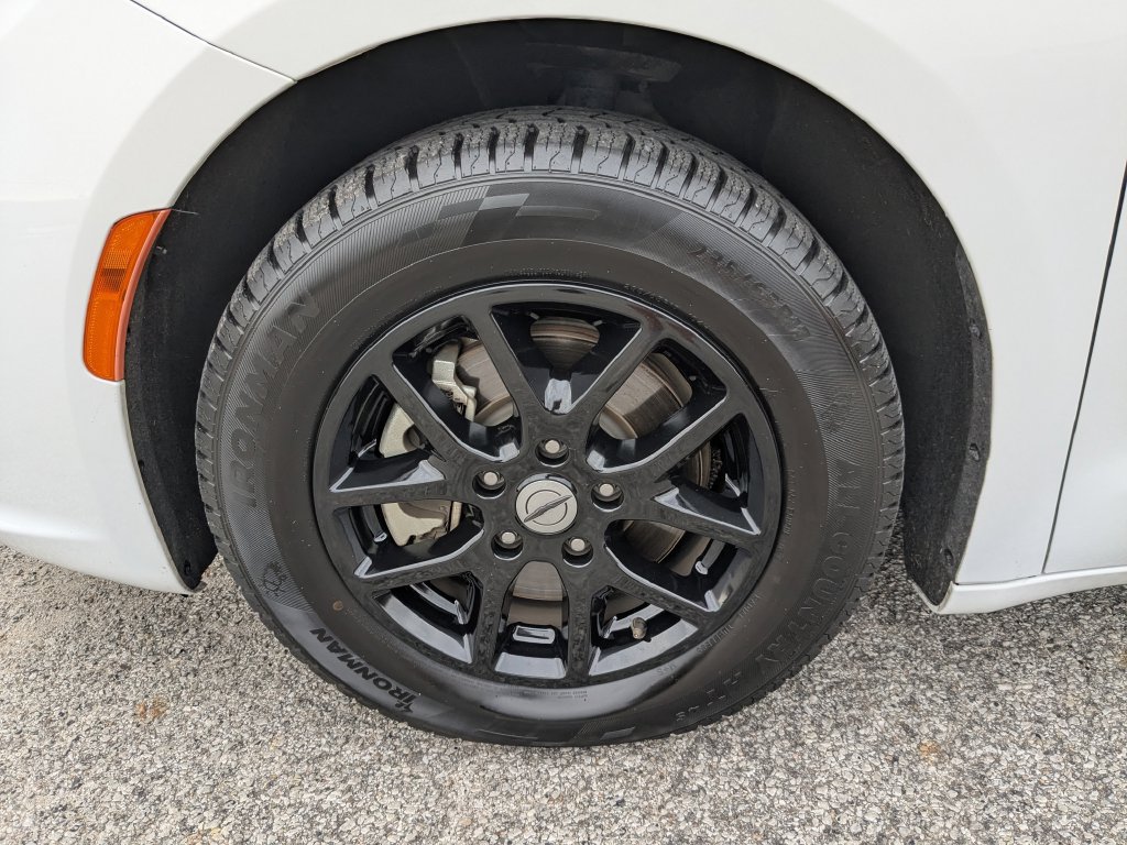 Used 2024 Chrysler Pacifica Touring-L FWD image 21