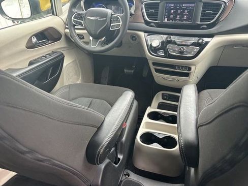 Used 2023 Chrysler Voyager LX FWD image 36