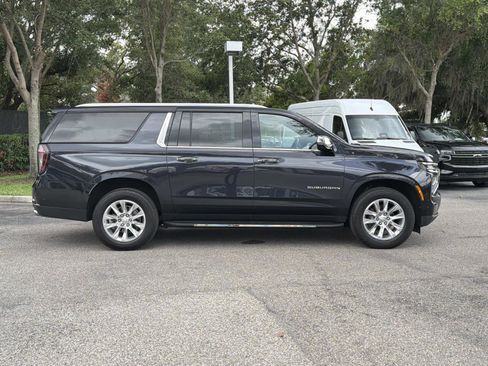 Used 2025 Chevrolet Suburban Premier RWD image 2