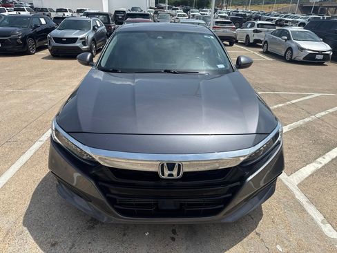 Used 2018 Honda Accord Touring image 2