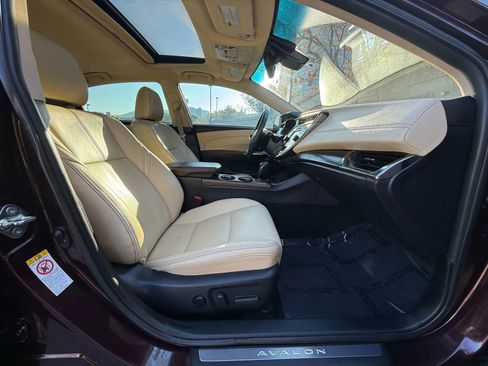 Used 2016 Toyota Avalon Limited image 43
