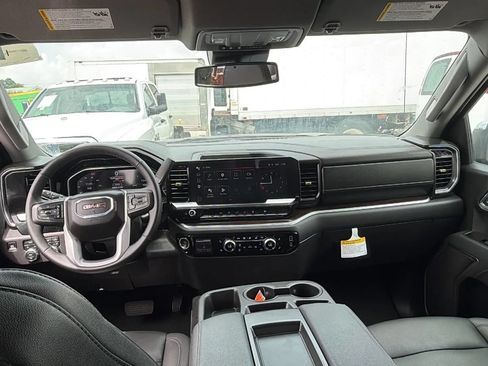 Used 2025 GMC Sierra 1500 SLT AWD/4WD image 8