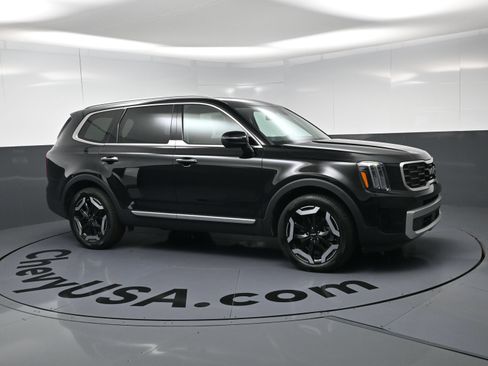 Used 2024 Kia Telluride S w/ S Sunroof Package FWD image 2