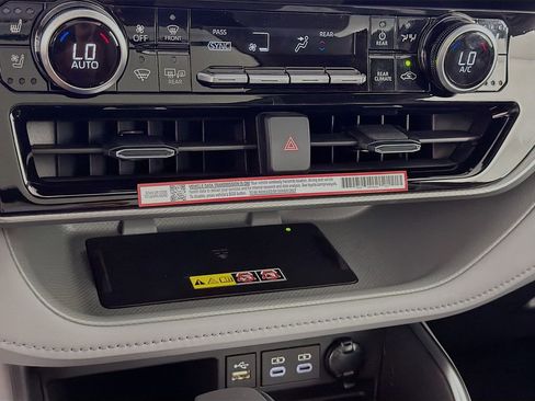 New 2026 Toyota Highlander Platinum AWD/4WD image 18