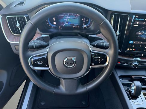 Used 2024 Volvo XC60 B5 Plus image 24