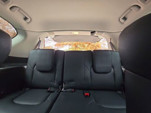 Used 2024 Nissan Armada SL w/ Captain's Chairs Package image 48