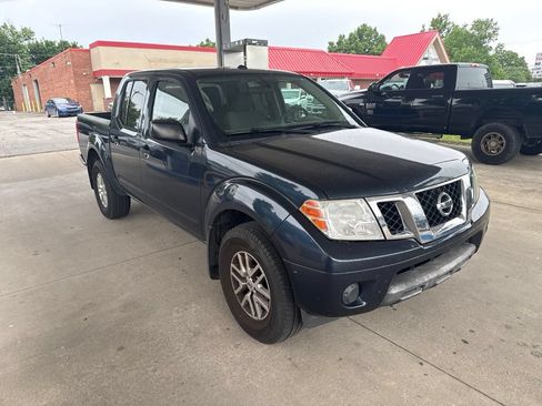 Used 2017 Nissan Frontier SV AWD/4WD image 2