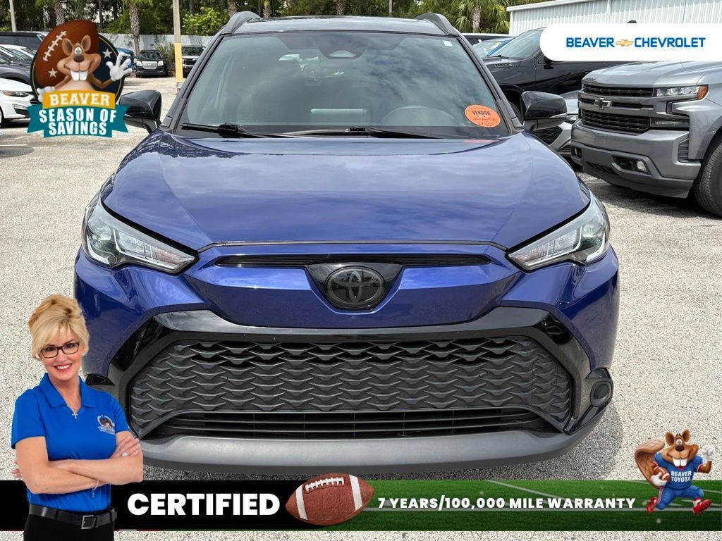 Used 2024 Toyota Corolla Cross AWD Hybrid w/ Moonroof Package image 3