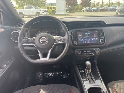 Used 2022 Nissan Kicks SR w/ Interior Electronics Package FWD image 26
