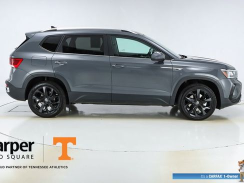 Used 2023 Volkswagen Taos SE w/ Panoramic Sunroof Package FWD image 48