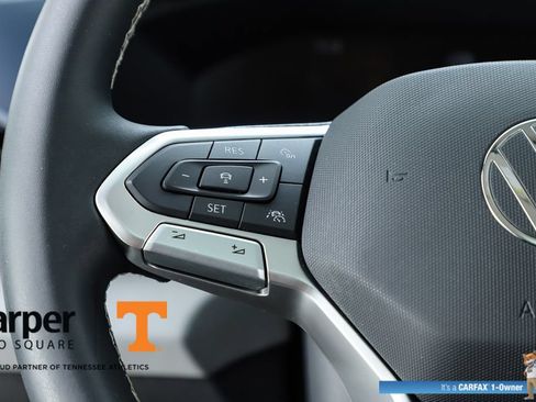 Used 2023 Volkswagen Taos SE w/ Panoramic Sunroof Package FWD image 59