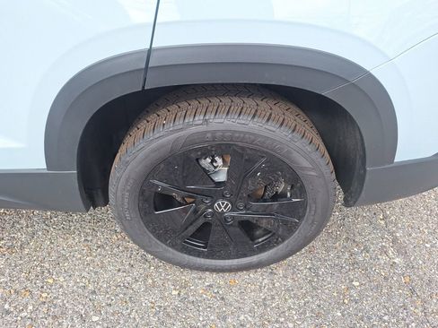 New 2026 Volkswagen Taos SE image 24