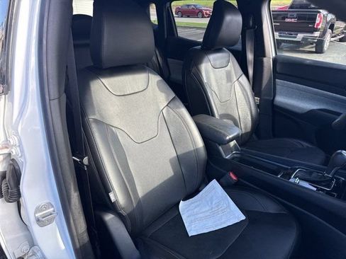 Used 2023 Jeep Compass Latitude AWD/4WD image 12