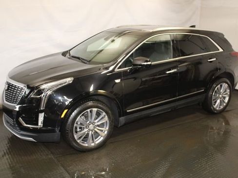 Certified 2024 Cadillac XT5 Premium Luxury FWD image 2