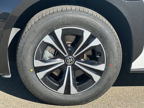 Used 2024 Toyota bZ4X FWD image 44