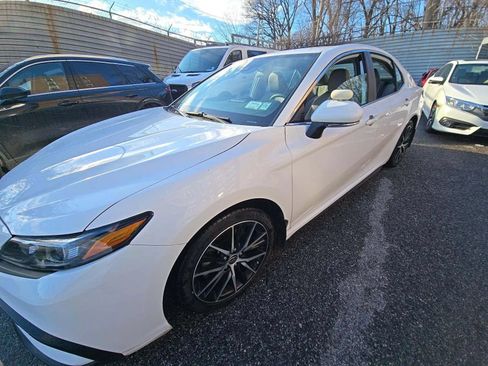 Used 2022 Toyota Camry SE FWD image 7