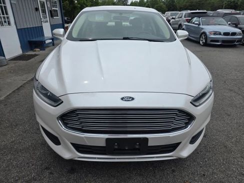 Used 2014 Ford Fusion SE FWD image 2