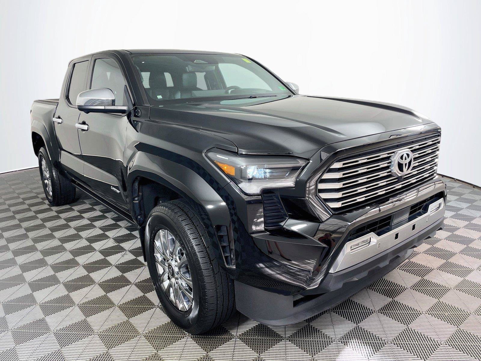 Used 2024 Toyota Tacoma Limited w/ Limited Package (LT) AWD/4WD image 1