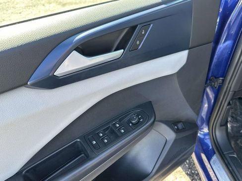 Used 2023 Volkswagen Taos SE w/ Panoramic Sunroof Package image 20