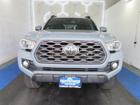 Used 2021 Toyota Tacoma TRD Off-Road image 2