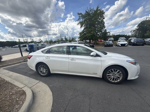 Used 2016 Toyota Avalon Limited w/ Toyota Safety Sense Package FWD image 3