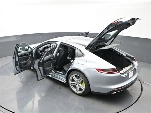 Used 2019 Porsche Panamera 4 image 27