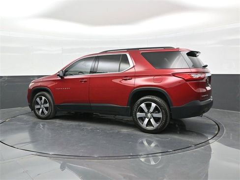 Used 2021 Chevrolet Traverse LT w/ LT Premium Package image 4