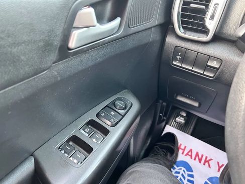 Used 2017 Kia Sportage LX AWD/4WD image 19