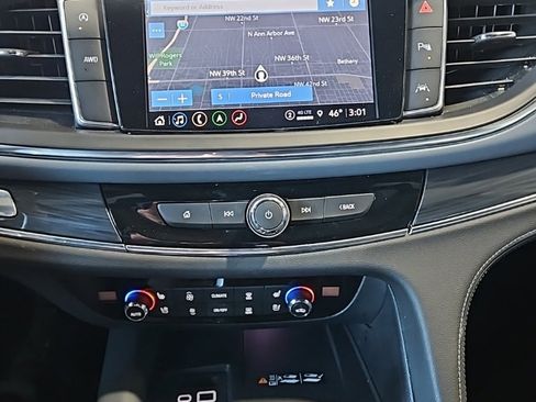 Used 2024 Buick Enclave Premium image 34