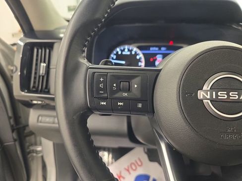 Used 2025 Nissan Pathfinder SV FWD image 32