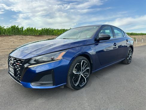 Used 2024 Nissan Altima 2.5 SR FWD image 1