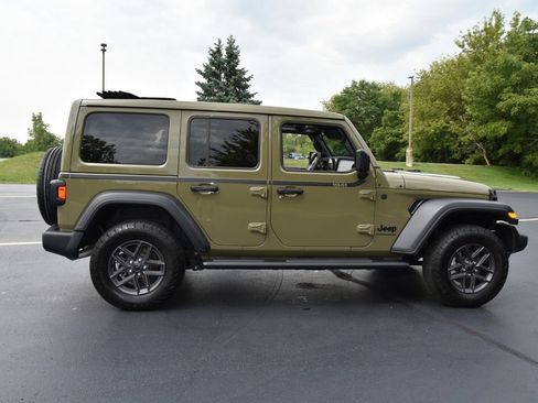 Used 2025 Jeep Wrangler Unlimited Sport AWD/4WD image 5