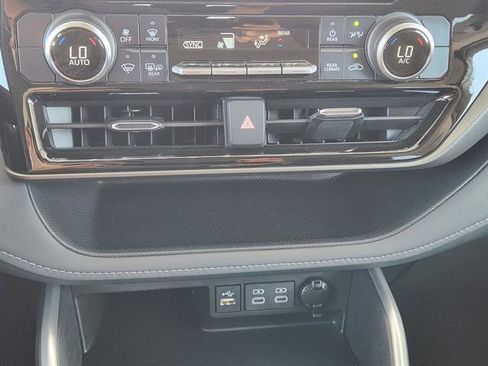 Used 2024 Toyota Highlander LE image 15