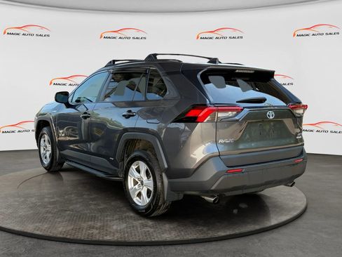 Used 2021 Toyota RAV4 LE AWD/4WD image 8