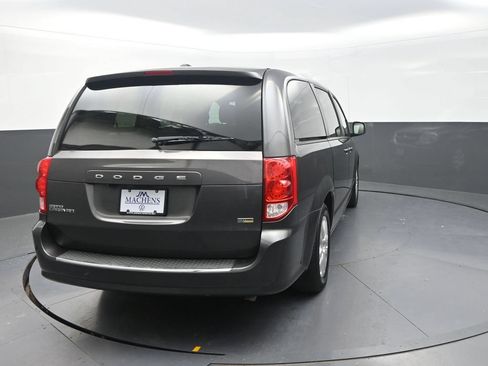 Used 2018 Dodge Grand Caravan SE w/ UConnect Hands-Free Group FWD image 9