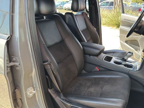 Used 2020 Jeep Grand Cherokee Altitude image 16