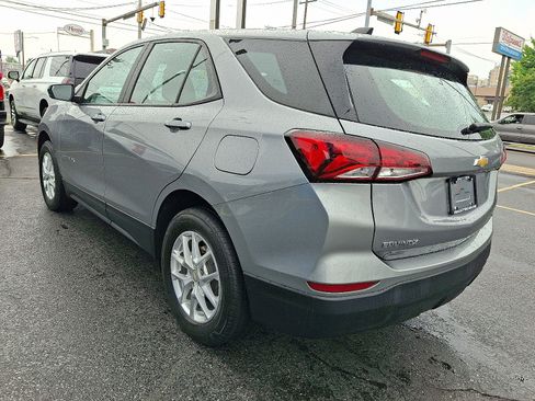 Used 2023 Chevrolet Equinox LS AWD/4WD image 3