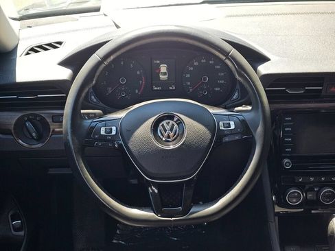 Used 2022 Volkswagen Passat 2.0T FWD image 18