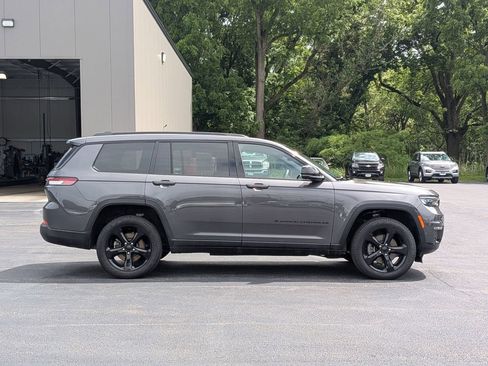 Used 2024 Jeep Grand Cherokee L Limited w/ Luxury Tech Group II AWD/4WD image 8