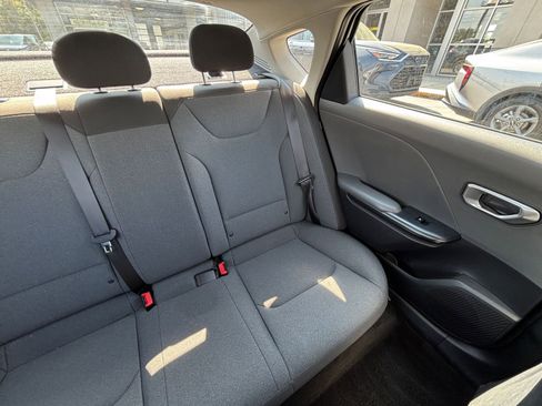 Used 2025 Kia K4 LXS image 37