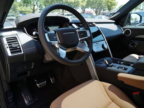 New 2026 Land Rover Discovery Dynamic SE AWD/4WD image 14