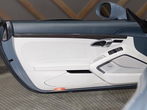 Used 2018 Porsche 911 Targa 4 GTS image 16