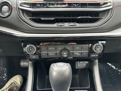 Used 2025 Jeep Compass Trailhawk AWD/4WD image 29