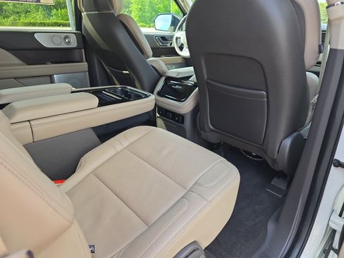 Certified 2024 Lincoln Navigator L Reserve AWD/4WD image 11