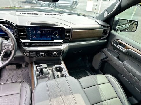 Used 2025 Chevrolet Silverado 1500 High Country AWD/4WD image 20